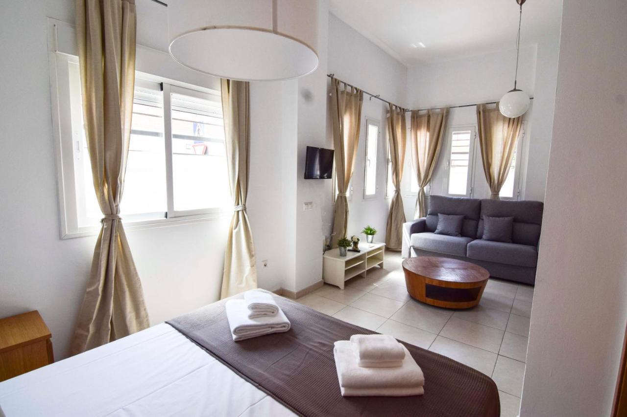 Malaga City Suites Barcelo 30 Bagian luar foto